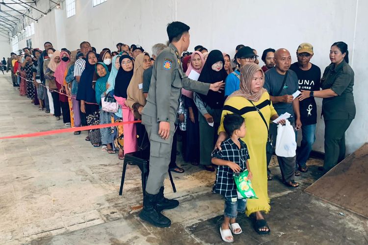 Ajak Warga Surabaya Berbagi, Eri Cahyadi: Membantu yang Kekurangan