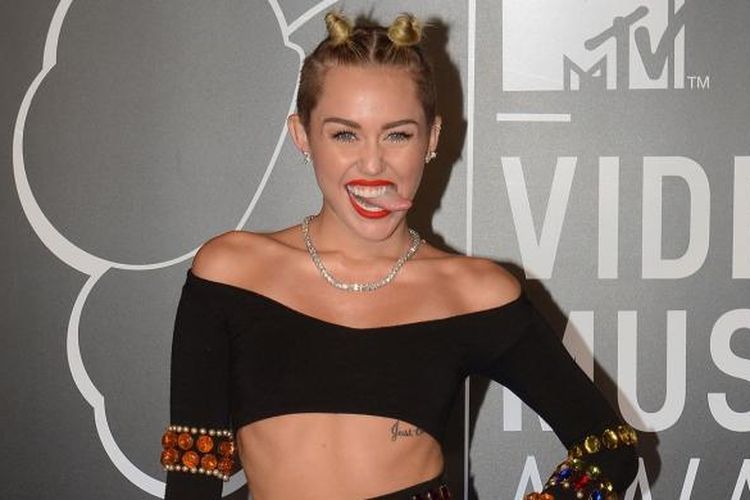 Miley Cyrus hadir dalam pergelaran MTV Video Music Awards 2013, di Barclays Center, Brooklyn, New York City,  AS, 25 Agustus 2013 waktu setempat. 