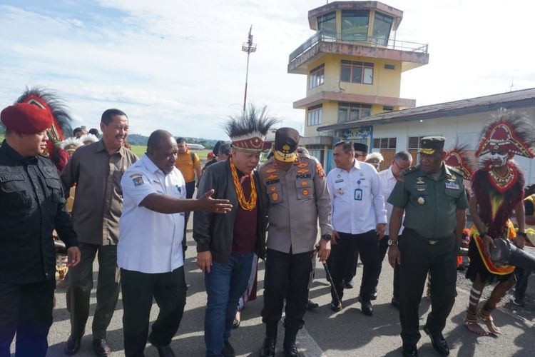 Kepala Kejaksaan Tinggi Papua Barat Harli Siregar disambut pejabat di Papua Barat 
