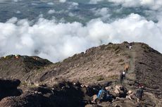 Viral Video Balita Diajak Naik Gunung Kerinci, Sandiaga Soroti Keselamatan