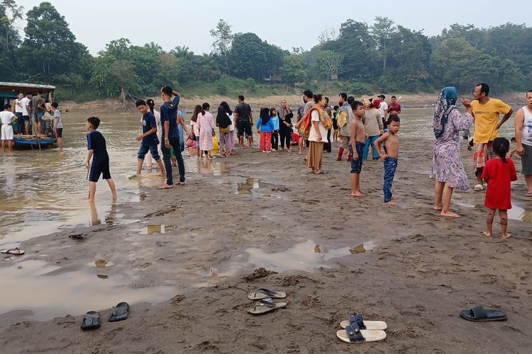 Lima warga tenggelam saat berenang di Sungai Batanghari