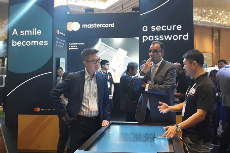 Booth Mastercard pada acara Money 20/20 Asia di Marina Bay Sands Comference and Expo, Selasa (13/3/2018).