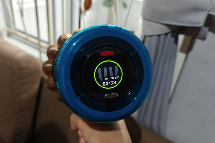 Layar vacuum Dyson V16 Piston Animal menampilkan volume partikel debu yang dihisap