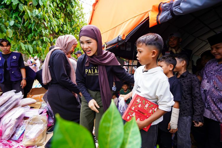 The Palace Bantu Korban Banjir Bandang Aceh Lewat Aksi Sosial bersama Luna Maya dan Andien
