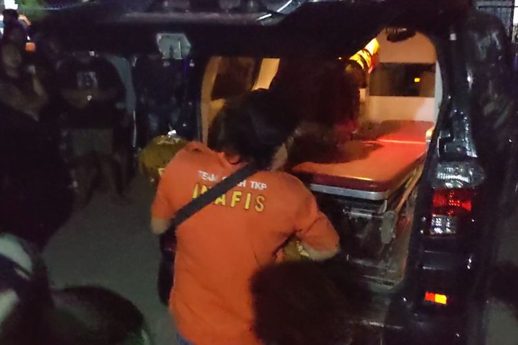 Tim Inafis Satreskrim Polres Tulungagung, melakukan oleh TKP dan membawa balita korban pembunuhan di Kabupaten Tulunggaung Jawa Timur, Senin (13/05/2024)