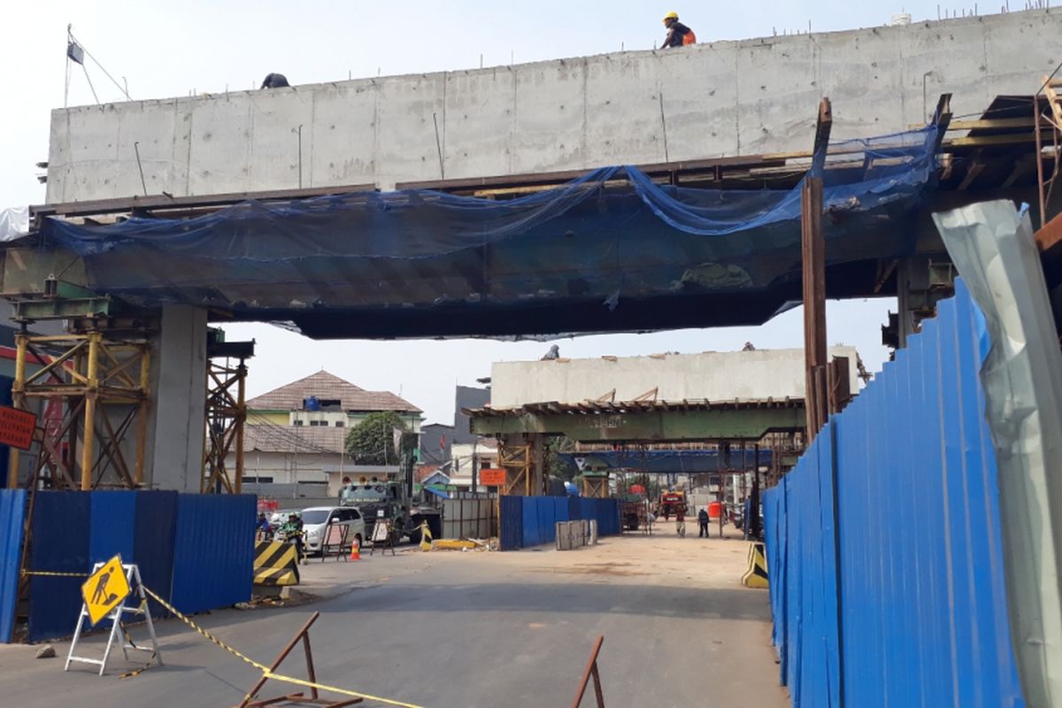 Tampak Proyek Pembangunan Flyover Cipendawa, Jalan Siliwangi, Kota Bekasi masih berjalan, Senin (22/10/2018).
