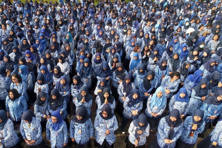 Ilustrasi ASN, PNS. ASN Jabar akan uji coba WFH mulai November-Desember 2025, tapi pelayanan publik dijanjikan normal, seperti di Samsat dan unit layanan masyarakat lainnya.