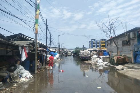 Langganan Banjir Rob, Warga Muara Angke Inisiatif Patungan untuk Bangun Jalan
