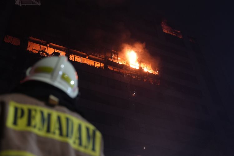 Api Kebakaran Gedung Bapenda Jakarta Diduga Muncul dari Lantai 11 yang Sedang Direnovasi