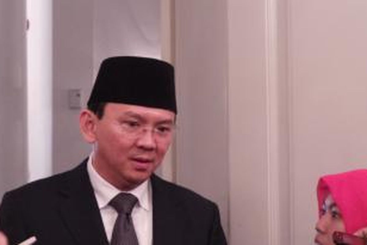 Gubernur DKI Jakarta Basuki Tjahaja Purnama seusai menghadiri rapat paripurna Laporan Hasil Pemeriksaan (LHP) BPK RI terhadap laporan keuangan anggaran 2014, di Balairung, Balai Kota, Senin (6/7/2015). 