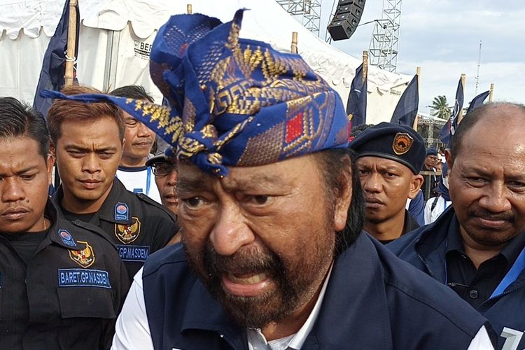 Surya Paloh saat menghadiri kampanye nasional pemilu 2024 di Lapangan Masbagek, Lombok Timur, NTB, Senin (22/1/2024).