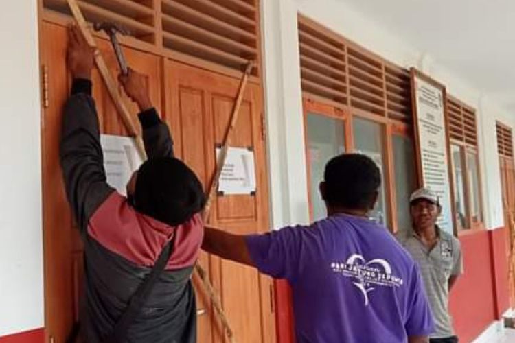 Foto: Sekolah Dasar Inpres (SDI) Ilowutung di Desa Lamalela, Kecamatan Lebatukan, Kabupaten Lembata, NTT yang disegel tukang.