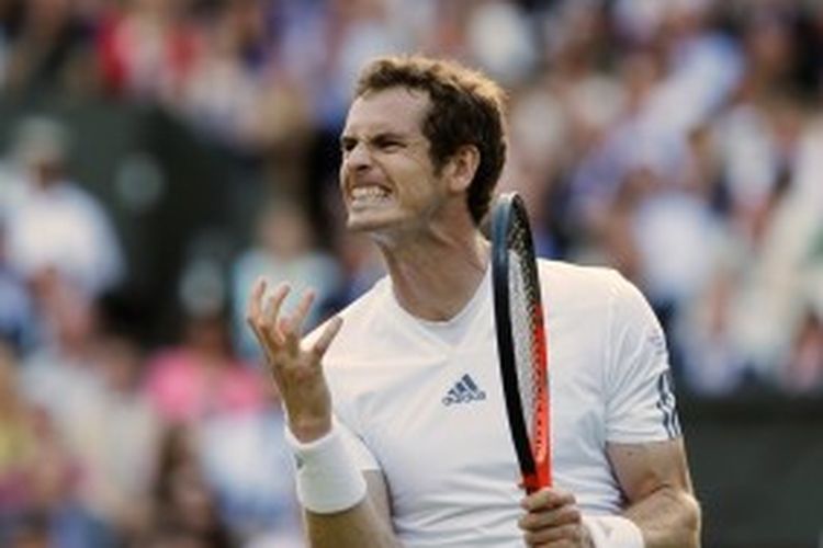 Petenis Skotlandia, Andy Murray, mengeluarkan emosinya, saat menghadapi Fernando Verdasco dari Spanyol, pada babak perempat final turnamen Grand Slam Wimbledon, Rabu (3/7/2013).