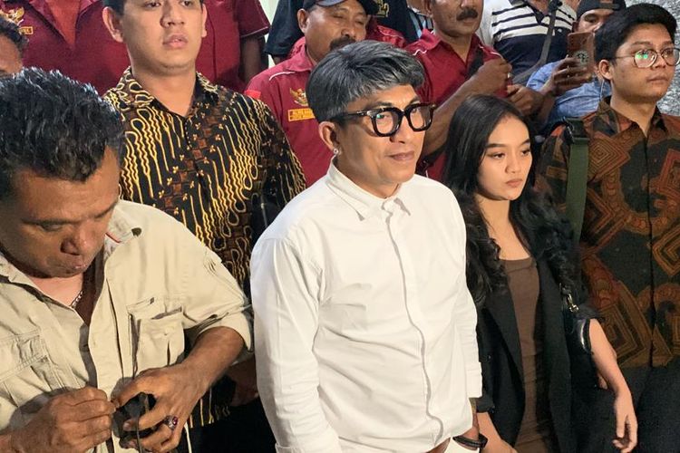 Musisi Rival Achmad atau akrab disapa Ipay undangan klarifikasi penyidik atas laporannya terhadap Ian Kasela hari ini, Jumat (15/9/2023) di Polda Metro Jaya.