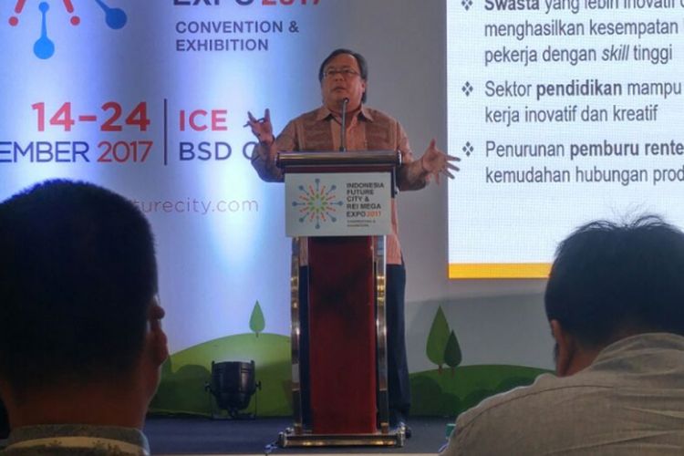 Menteri Perencanaan Pembangunan Nasional/ Kepala Bappenas Bambang Brodjonegoro saat menjadi pembicara Konferensi Indonesia Future City & REI Mega Expo 2017 di Indonesia Convention Exhibition (ICE) BSD City, Tangerang, Banten, Senin (18/9/2017).