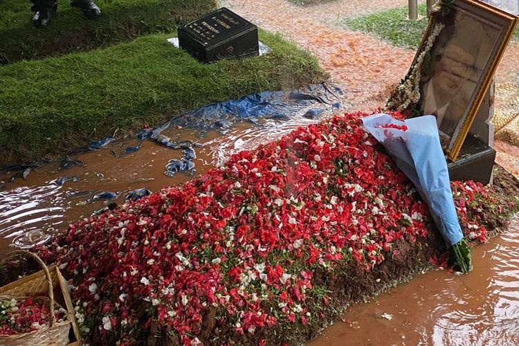 Potret pusara Rizal Ramli yang dimakamkan di tempat pemakaman umum (TPU) Jeruk Purut, Jakarta Selatan, Kamis (4/1/2024).