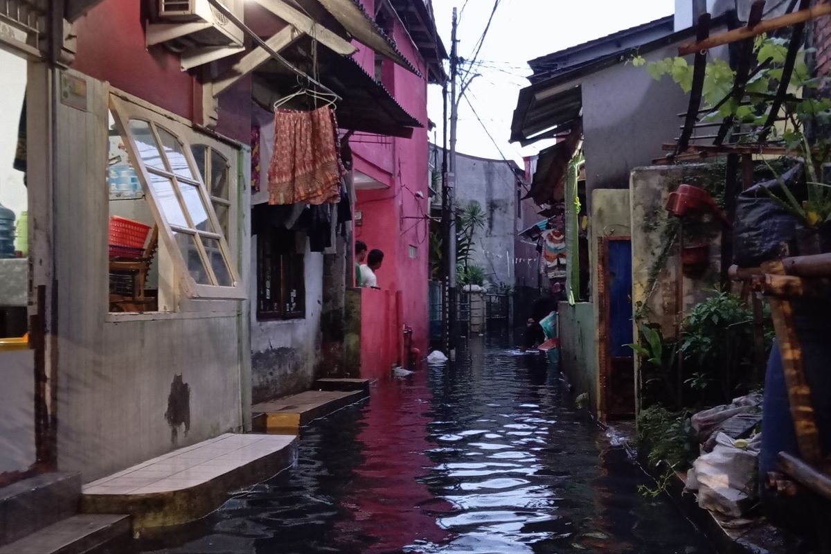 [POPULER JABODETABEK] Warga Sukabumi Puluhan Tahun Kebanjiran | Jalan Raya Kalimalang Macet Total Imbas Banjir di Kolong Tol Pondok Kelapa