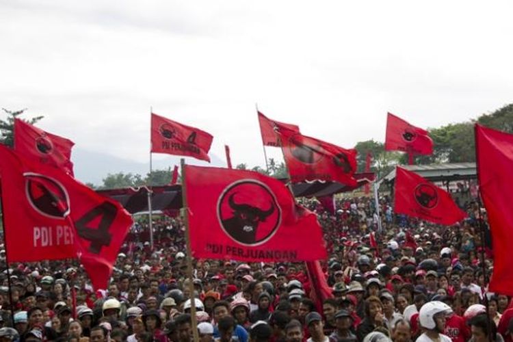 Suasana kampanye terbuka Partai Demokrasi Indonesia Perjuangan (PDI-P) di Lapangan Sukun, Malang, Jawa Timur, Minggu (30/3/2014). 