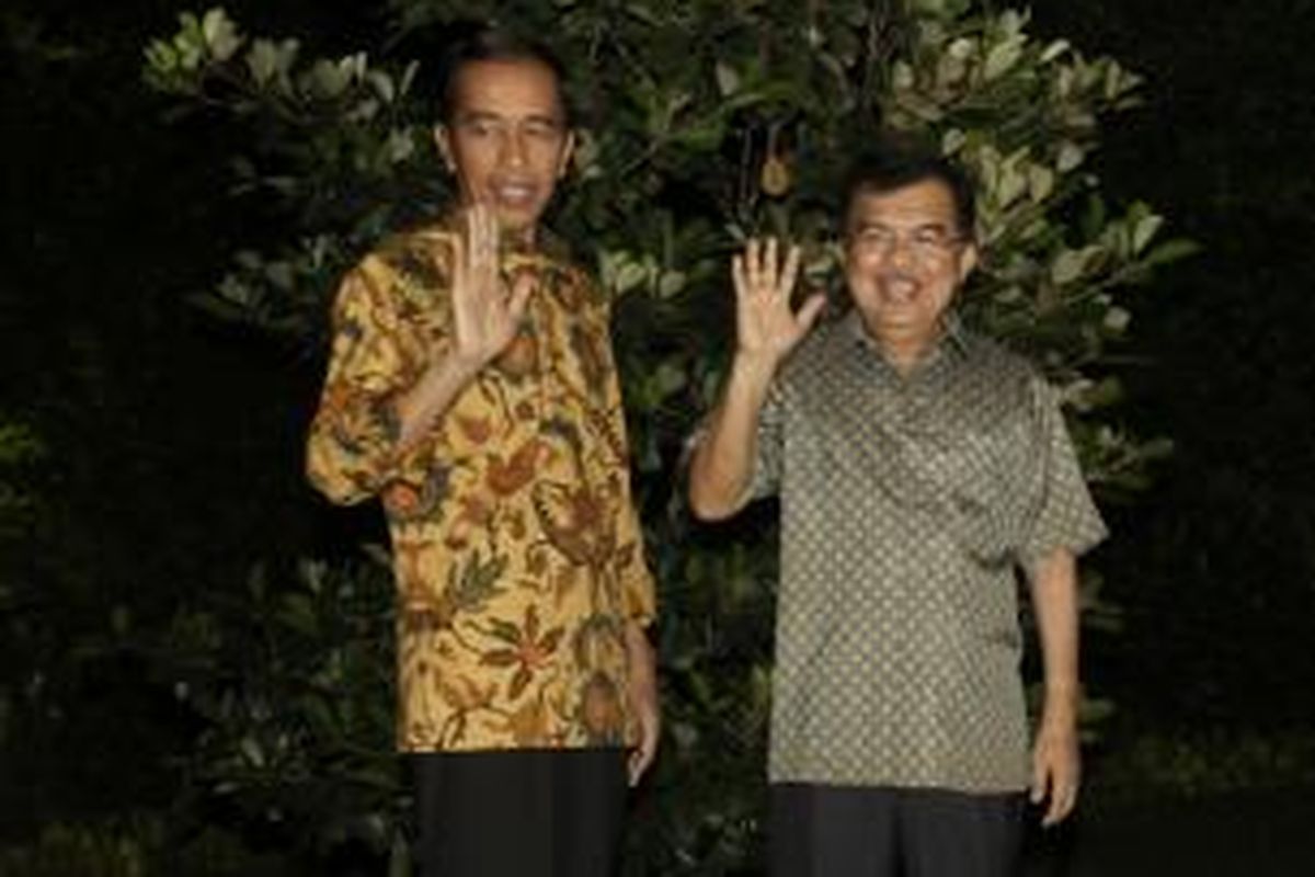 Presiden dan Wakil Presiden terpilih, Joko Widodo - Jusuf Kalla memberikan keterangan pers di rumah dinas gubernur DKI Jakarta, Kamis (21/8/2014) malam. Joko Widodo - Jusuf Kalla mengapresiasi keputusan Mahkamah Konstitusi yang menolak seluruh gugatan pasangan Prabowo Subianto - Hatta Rajasa dalam sidang perselisihan hasil pemilihan umum (PHPU).