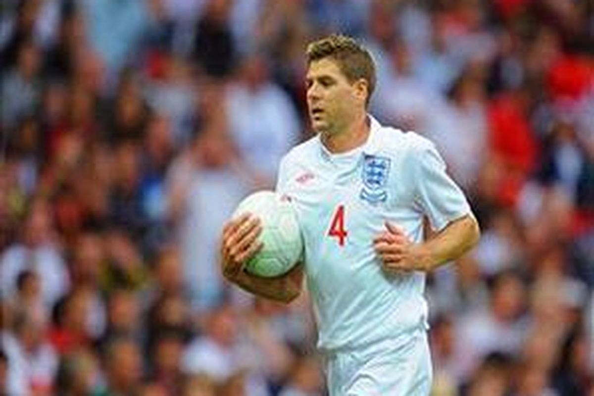 Gelandang Liverpool, Steven Gerrard, harus absen dari Timnas Inggris saat melawan Belarusia.