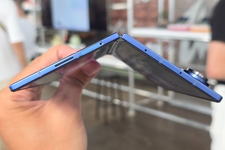 Engsel Samsung Galaxy Z Fold 7 diklaim tahan 200.000 kali lipatan. 