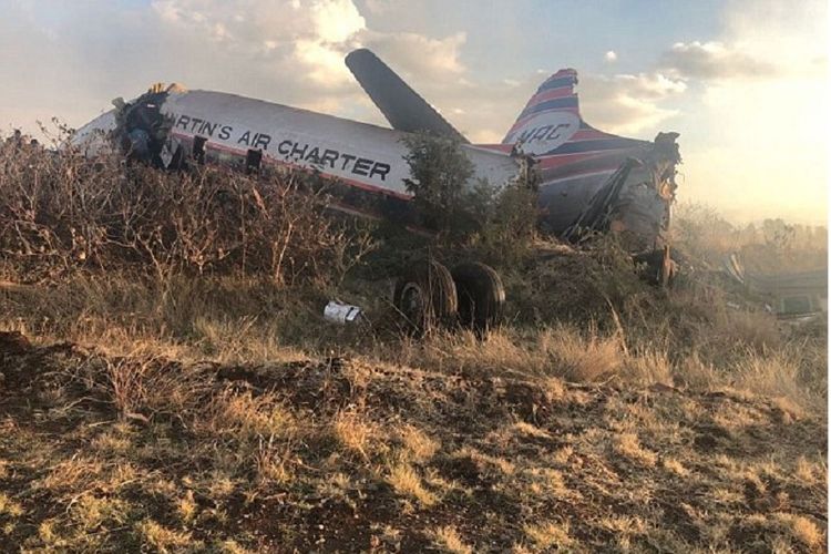 Beginilah kondisi pesawat Convair CV-340 yang jatuh di sebuah peternakan pekan lalu di Afrika Selatan.