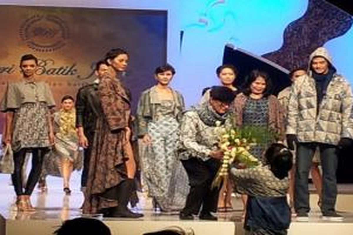 Galeri Batik Jawa mempersembahkan peragaan busana 