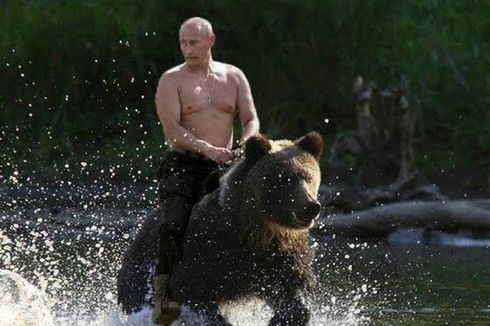Foto Putin Telanjang Dada Menunggang Beruang, Asli atau Hasil Editan?