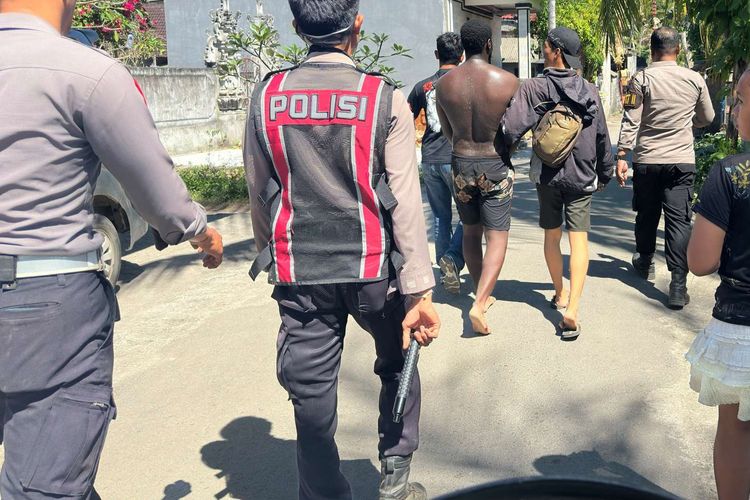 Kabur dari Kejaran Polisi Usai Curit Tas Turis Prancis di Bar, Bule Inggris Sembunyi di Semak-semak 