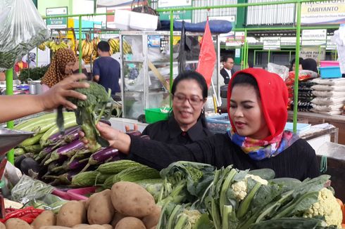 Di Malang, Puti dan Emil Sama-sama Kunjungi Pasar Tradisional