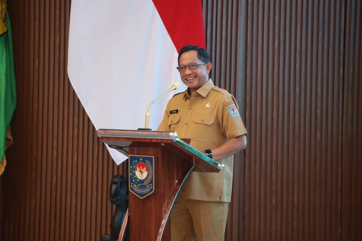 Menteri Dalam Negeri (Mendagri) Muhammad Tito Karnavian menjadi pembicara kunci pada Seminar Nasional dalam rangka Hari Ulang Tahun (HUT) ke-80 RI dan Kemendagri bertajuk ?Kemendagri Berbakti untuk Negeri?. Acara digelar secara hybrid dari Gedung Sasana Bhakti Praja (SBP), Kantor Pusat Kemendagri, Jakarta, Selasa (19/8/2025).