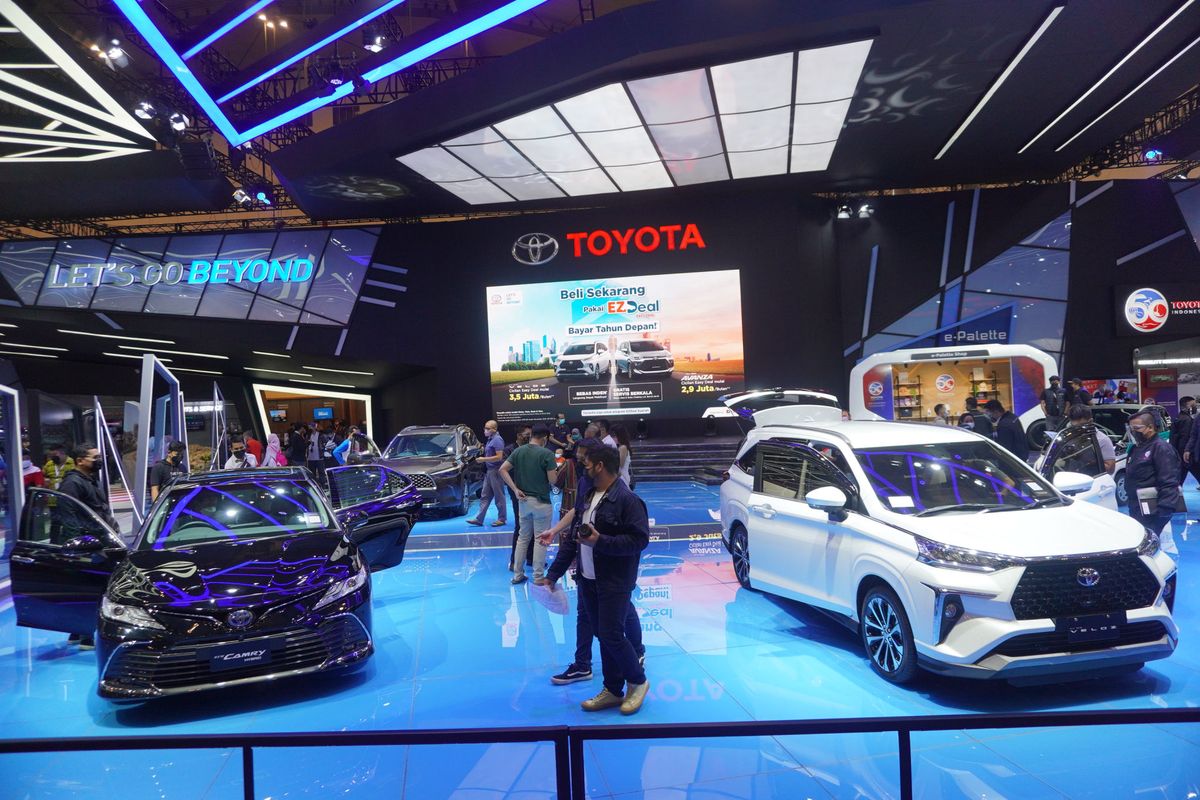 Suasana booth Toyota di GIIAS 2021.