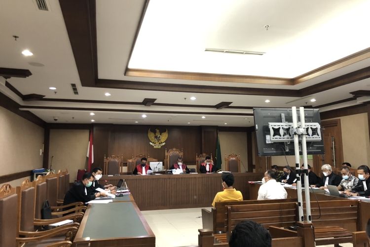 Sidang lanjutan dugaan jual beli perkara di Komisi Pemberantasan Korupsi (KPK) dengan terdakwa eks penyidik KPK Stepanus Robin Pattuju dan Pengacara Maskur Husain di Pengadilan Tindak Pidana Korupsi (Tipikor) Jakarta, Senin (4/10/2021). 