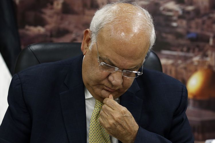 Sekretaris Jenderal Organisasi Pembebasan Palestina (PLO) Saeb Erekat, saat berbicara ke wartawan tentang pemilu Israel di Ramallah, Tepi Barat, pada 3 Maret 2020.