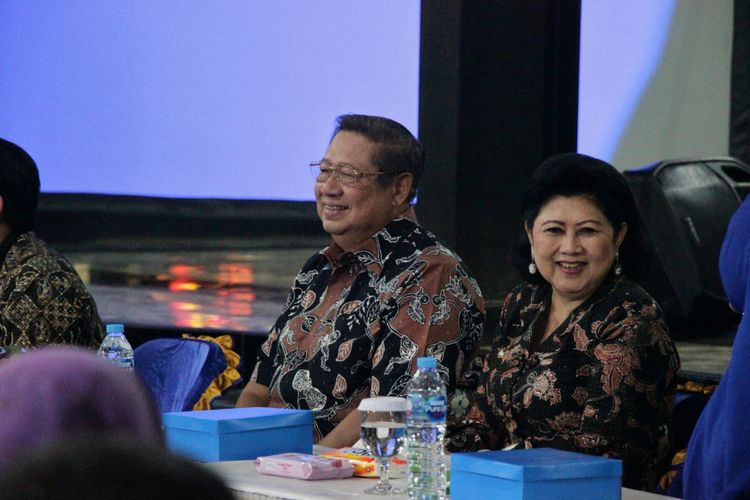 Ketua Umum Partai Demokrat, Susilo Bambang Yudhoyono saat menghadiri santap malam sekaligus temu masyarakat Banyumas di Taman Andang Pangrenan, Purwokerto, Jumat (23/11/2018). 