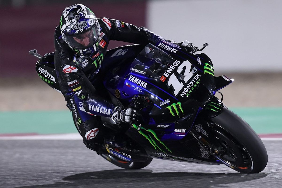 Monster Energy Yamaha MotoGP's Spanish rider Maverick Vinales rides during a qualifying session ahead of the Moto GP Grand Prix of Doha at the Losail International Circuit, in the city of Lusail on April 3, 2021. (Photo by KARIM JAAFAR / AFP)