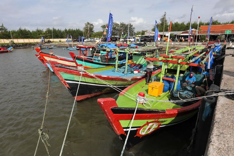 Kapal nelayan di Cilacap, Jawa Tengah.