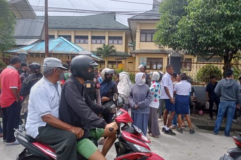 Orangtua Murid Geruduk Kantor Gubernur Papua Barat soal PPDB, Tawarkan Sekolah Pagi dan Siang