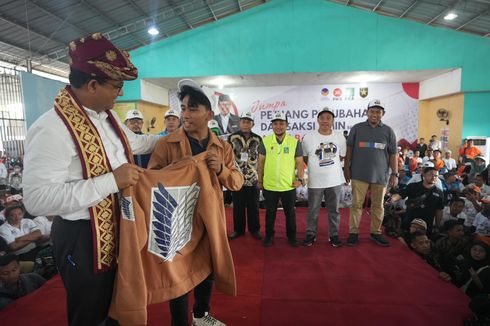 Kenakan Jaket Attack on Titan, Anies Pasang Gestur “Sasageyo”