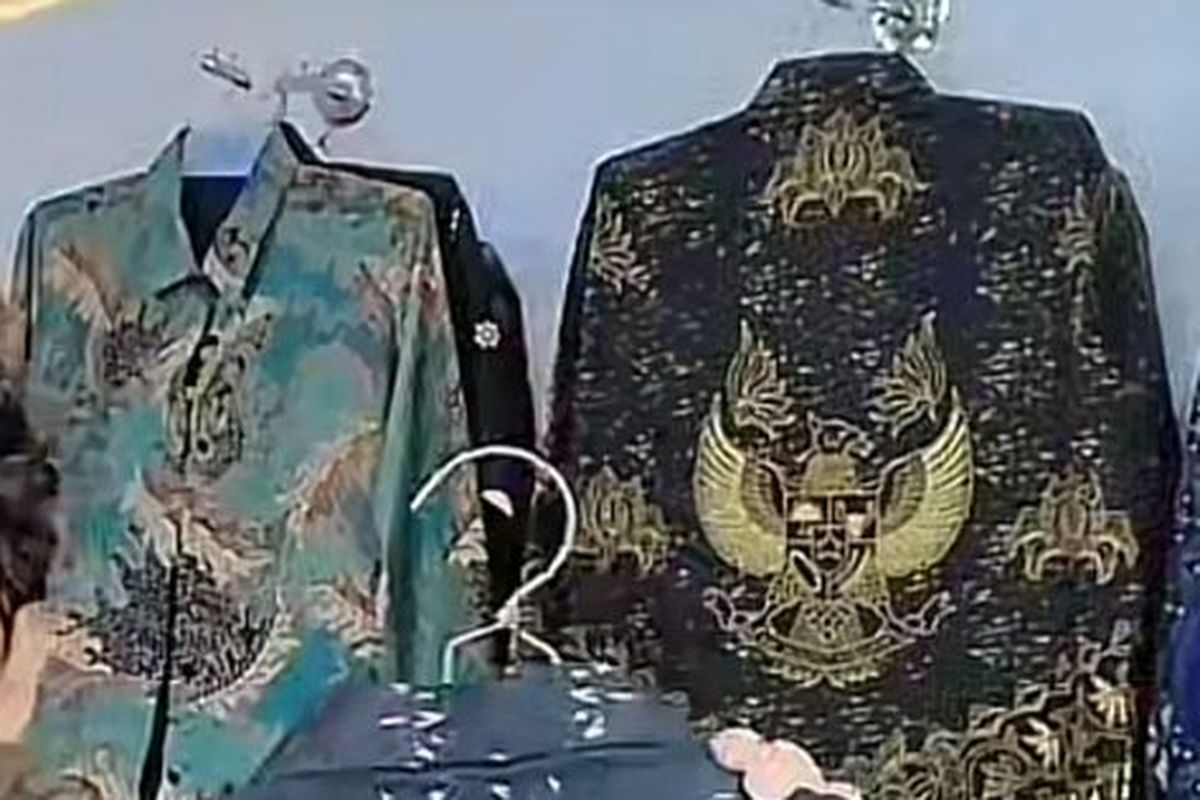 Batik Prakasa, batik khusus kemeja pria, di Solo meningkatkan penjualannya di pasar nasional dengan memanfaatkan platform digital. 
