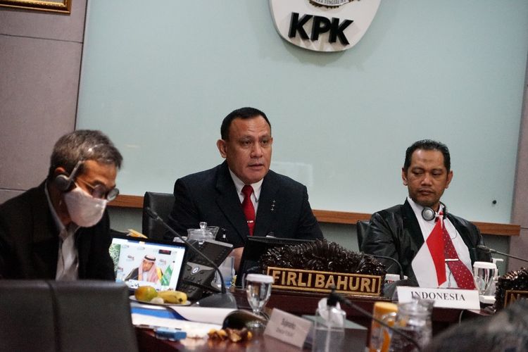 Ketua KPK Firli Bahuri dan Wakil Ketua KPK Nurul Ghufron saat mengikuti pertemuan G20 Anti-Corruption Ministers Meeting yang diselenggarakan secara virtual, Kamis (22/10/2020) malam. 