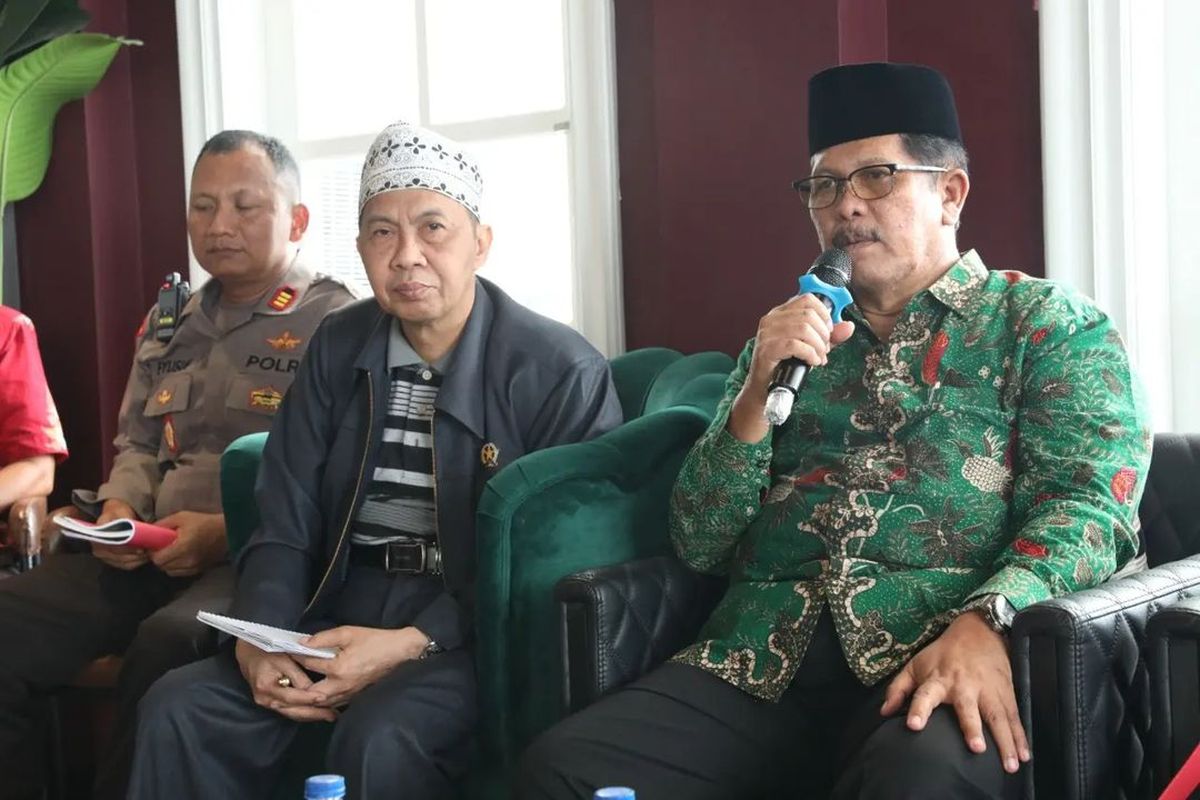 Plt Bupati Bangkalan, Mohni saat rapat persiapan pengamanan peringatan Natal dan tahun baru bersama dengan Forkopimda, Kamis (9/12/2022).