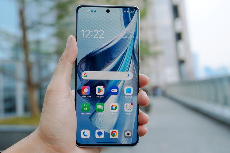 Layar Oppo Reno 10 berukuran 6,7 inci (2.412 x 1.080 pixel) dengan panel AMOLED