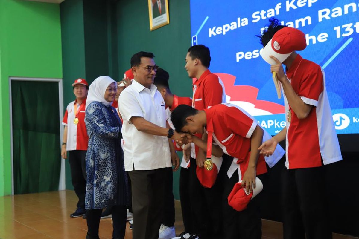 Moeldoko mengapresiasi tim Indonesia yang menjuarai World Skills ASEAN 2023 sebagai juara umum dengan 27 medali di Bekasi, Selasa (15/8/2023).