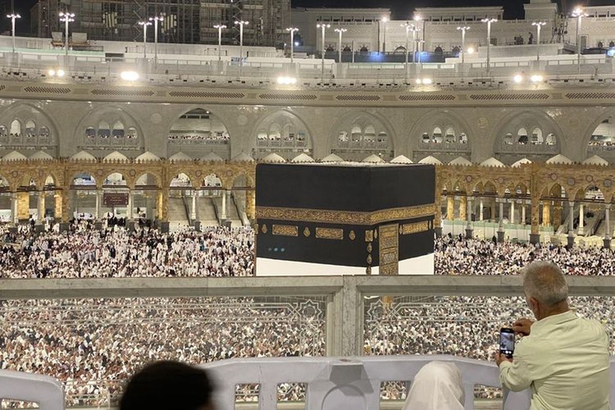 Jemaah haji beribadah di Masjidil Haram, Mekkah Al Mukarrama