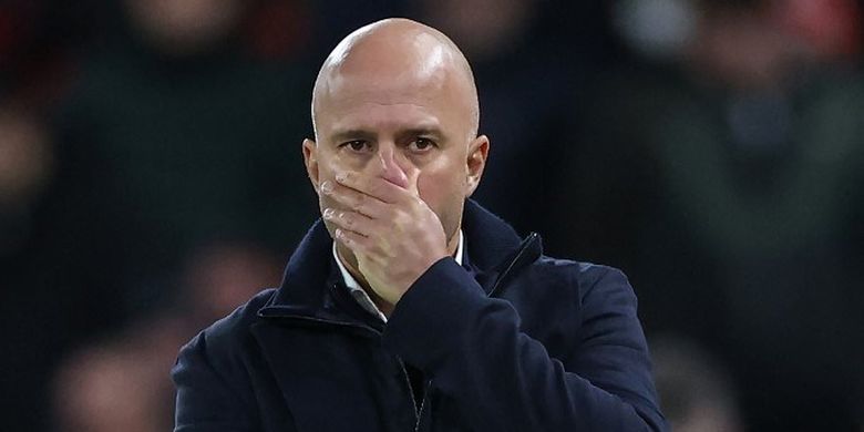 Reaksi pelatih Liverpool, Arne Slot, pada kekalahan 0-3 Liverpool dari Nottingham Forest di Stadion Anfield pada laga lanjutan Premier League, Sabtu (22/11/2025)