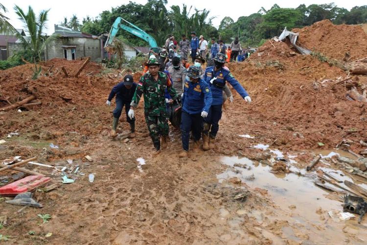 Pencarian Diperpanjang 3 Hari, Bupati Natuna Wan Siswandi Berharap Korban Longsor Pulau Serasan yang Hilang Ditemukan Semua.