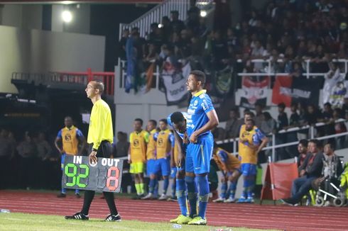 Berita Foto Persis vs Persib: Aksi Geoffrey Castillion dan Wander Luiz