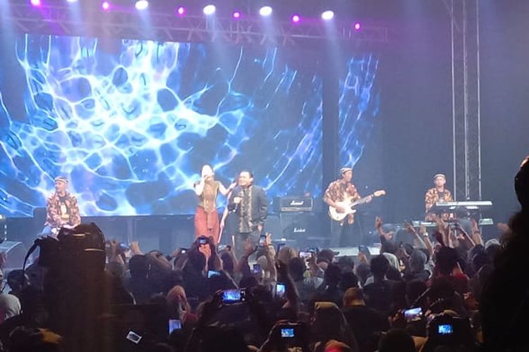 Penyanyi campursari Didi Kempot menggelar Konangan Concert di Live Space SCBD, Jakarta Selatan, Jumat (20/9/2019).