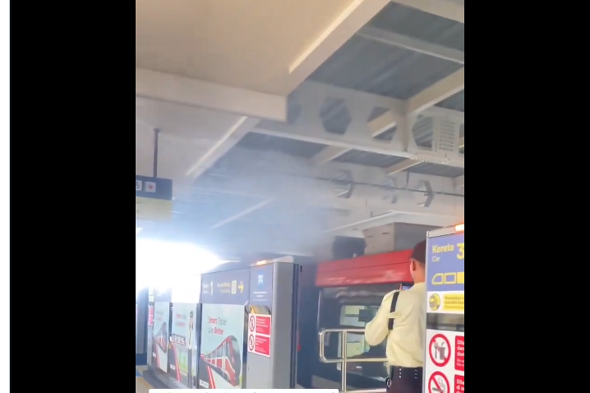 Kronologi dan penyebab gerbong LRT Jabodebek mengeluarkan asap.